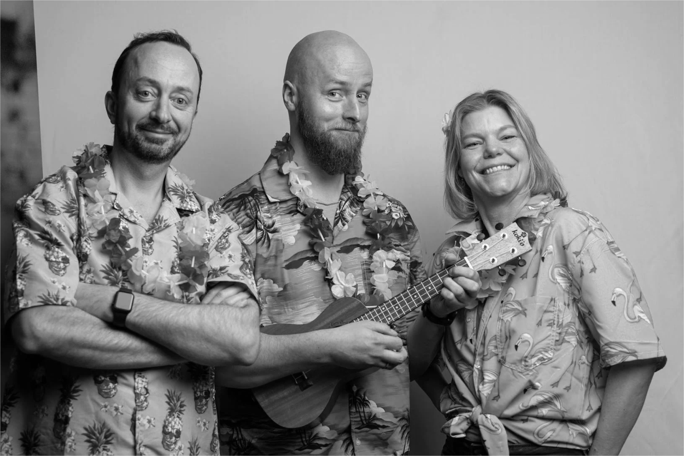 Identums supportteam med Hawaii-skjortor